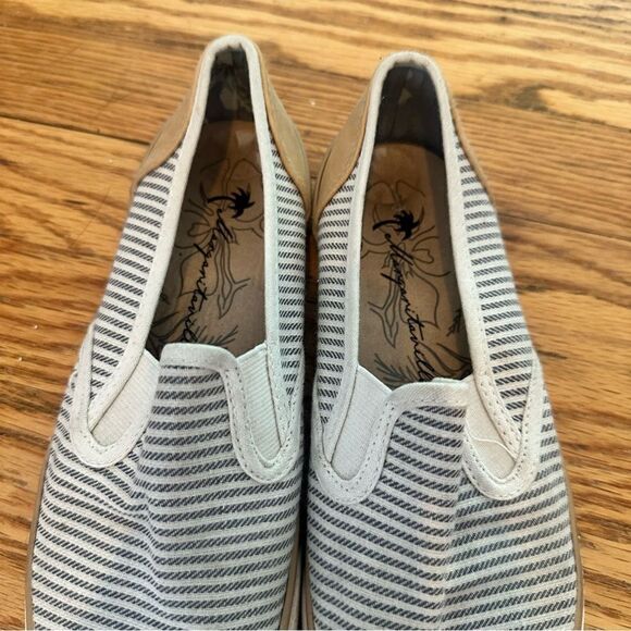 Margaritaville size 7 loafers - Picture 3 of 7